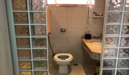 SOBRADO RESIDENCIAL, 131 M², 2 VAGAS PARA AUTOS, QUINTAL, OTIMO LOCAL..