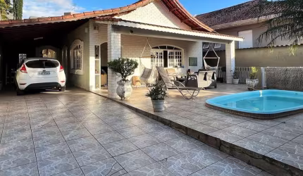 Casa à venda em Carapicuíba