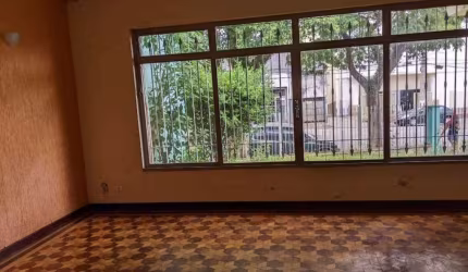 Casa com 3 quartos e 2 banheiros com 294 m²!