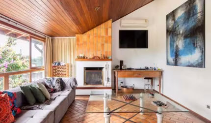 Espetacular Casa à Venda em São Paulo - 5 Quartos, 3 Suítes, 7 Banheiros, 4 Vagas de Garagem em Interlagos - 668m²