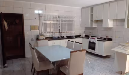 Sobrado em Santo André, SP, 136m², 3 dormitórios.