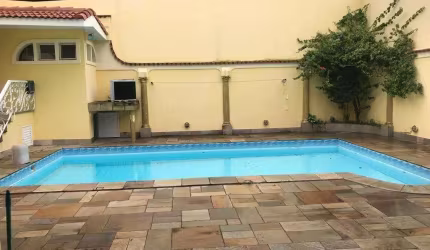 Sobrado em Jardim Chácara Inglesa, 467 m², 4 Dormitórios.