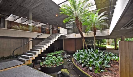 CASA COM TERRENO DE 3.100M²
