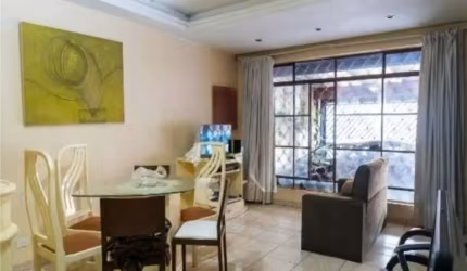 Casa à venda com 200m² sendo, 4 dormitórios 5 banheiros e  1 vaga em Mirandópolis