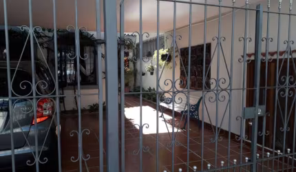 Sobrado em Santo Amaro a venda com 3 Suites e 2 vagas em 175m²