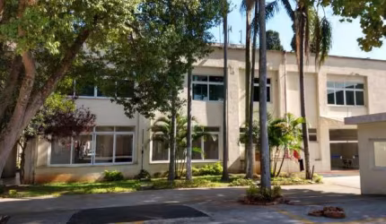 Prédio Comercial 2.880m² - Prédio princ., de entrada e edícula, com + de 40 vagas em INDIANÓPOLIS