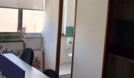 sala comercial na Sé com 70m², com 3 salas, 1 copa e 1 banheiros