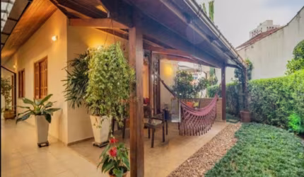 Casa à venda com 280m², 3 quartos e 3 vagas na Super Quadra Morumbi