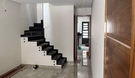Sobrado à venda no Parque Maria Domitila com 144m² 3 dormitórios 3 suítes 4 banheiros 2 vagas