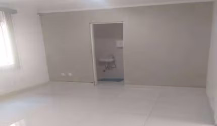 Sala comerciais na região da República com 67m², 2 banheiros, arquivo de correr e três ambientes de escritório