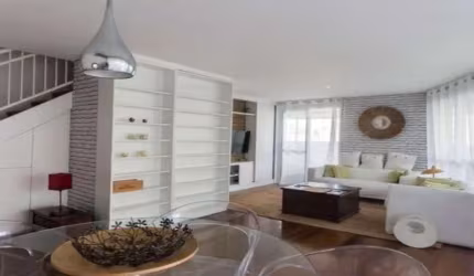 Cobertura Duplex Alto Padrão na Vila Olímpia de 2 Quartos com 2 Vagas - 120m² à Venda.