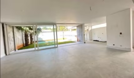 Luxuosa Casa em Condomínio no Brooklin, São Paulo - 3 Quartos, 3 Suítes, 4 Banheiros, 4 Vagas, 495m² de Pura Sofisticação!