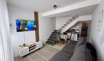 Casa em Condomínio à venda no Jardim Jaraguá com 71m² 2 dormitórios 1 banheiro 1 vaga