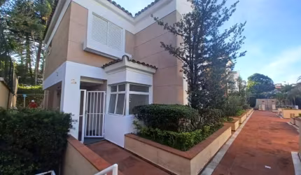 Casa em Condomínio Fechado com 250 m², Piscina, 4 Quartos, 5 banheiros, 3 vagas para venda no Alto da Boa Vista - SP
