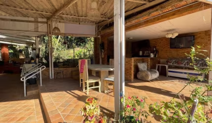 Casa à venda na Praia da Lagoa com 2.173m² 4 dormitórios 2 suítes 5 banheiros 5 vagas