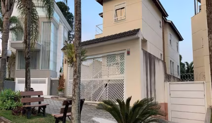 Casa em condomínio fechado