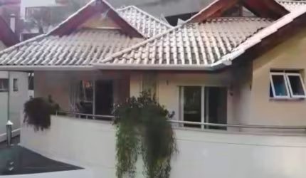 Casa a venda no Jardim Vitória Regia com 700m² 4 dormitórios 4 suítes 8 banheiros 3 vagas