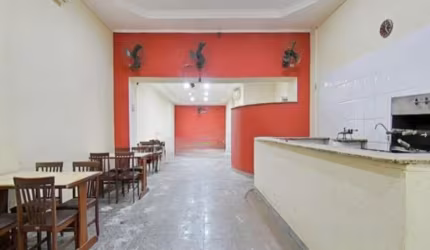 Prédio Comercial com 620m² distribuídos em Salão principal com 2 ambientes, 12 banheiros sendo 1 com acessibilidade, 5 salas, copa, cozinha industrial