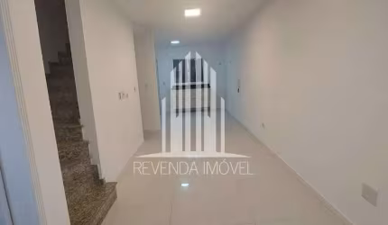 Imperdível casa em condomínio na Vila Carmosina, São Paulo-SP: 2 quartos, 2 banheiros, 2 vagas, 97m²!