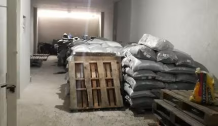 Galpão à venda no Jardim Dona Sinhá com 300m²