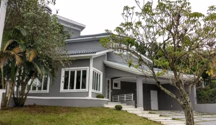 Casa  á venda com 4 Dormitórios, 560m²  em Barueri