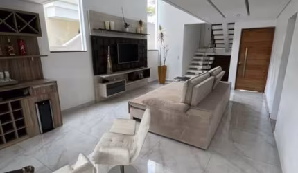 CASA A VENDA COM 4 SUITES, PISCINA - COND NEW VILLE