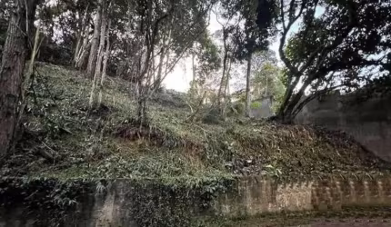 Lote em rua fechada, alto e com vista
