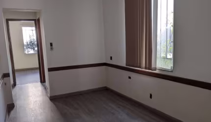 Aluga-se. Sobrado amplo com 202m² de terreno e 197 m² construídos centro de Santo André