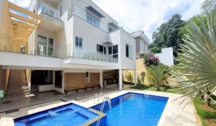 Casa à venda de 4 dormitórios e 4 vagas no Condomínio Quinta de São Fernando - Cotia