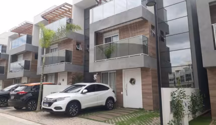 Casa em condominio na Granja Viana - Triplex  3 suites  - 2 vagas