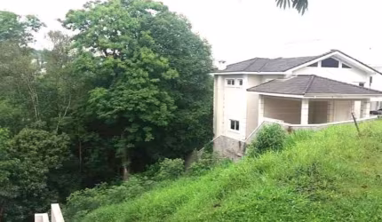 Terreno à venda em Carapicuíba