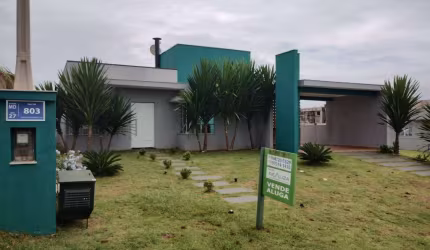 Casa em Condomínio Fechado