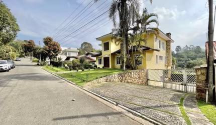 CASA EM CONDOMINIO 4 DORMITORIOS 3 SUITES