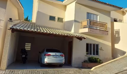 Condomínio  em São Roque, 150m²