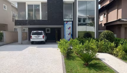 CASA À VENDA NO TAMBORÉ 11, 3 SUÍTES, VISTA LIVRE PERMANENTE, COM MUITA PRIVACIDADE, R$ 5.300.000,00