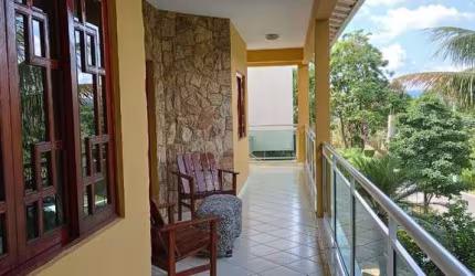 Casa com 03 suítes, 03 vagas, piscina e área gourmet