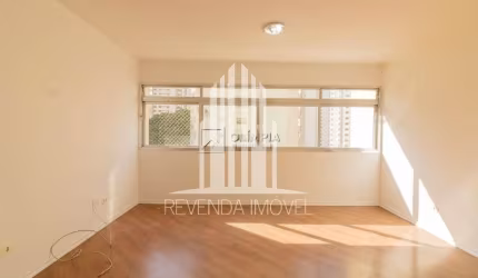 Excelente oportunidade! Venha conhecer este incrível apartamento de 90m², com 3 dormitórios sendo 1 suíte e 1 vaga de garagem. O imóvel possui armário