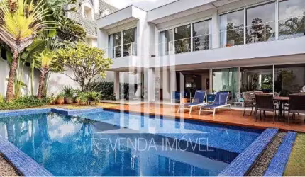 Casa Alto Padrão no Jardim Guedala de 5 Quartos com 6 Vagas - 641m² à Venda.