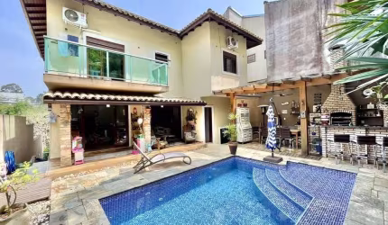 3 suítes - ÓTIMA! Gourmet completo, piscina, lareira!