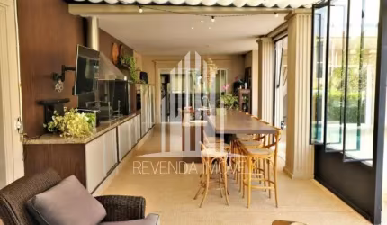Luxuosa mansão de 4 suítes em Alphaville Residencial 1, Barueri-SP: 1.860m², 10 vagas. Agende sua visita!