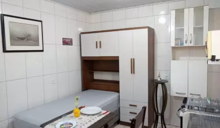 Alugo Kitnet Mobiliada 20m² no Jardim Tres Irmãos Taboão da Serra - SP