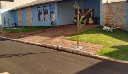 Casa com 5 dormitórios à venda, 400 m² por R$ 780.000,00 - Vila Cristal - Brodowski/SP