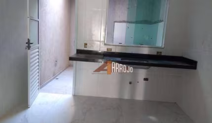 Sobrado com 3 suítes e 2 vagas, Vila Frugoli - R$620 mil.