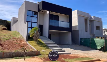 Casa no Parque Tauá com 3 suítes , alto padrão.