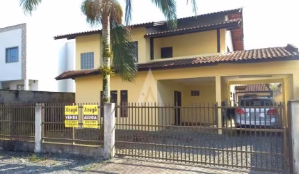 Casa com 4 quartos à venda na Rua Magdalena Tagliaferro, --, Vila Nova, Joinville por R$ 825.000