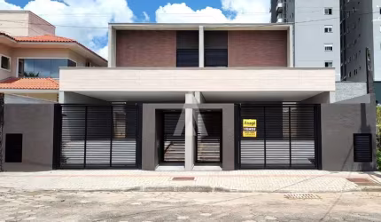 Casa com 3 quartos à venda na Rua Jenny Lenke, --, Santo Antônio, Joinville por R$ 980.000