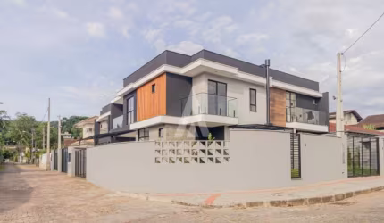 Casa com 3 quartos à venda na Rua Otto Winter, --, Bom Retiro, Joinville por R$ 979.000