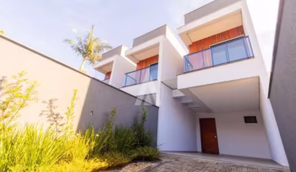 Casa com 3 quartos à venda na Rua Augusto Siedschlag, --, Santo Antônio, Joinville por R$ 670.000