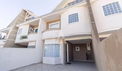Casa com 3 quartos à venda na Rua Santa Maria, --, Floresta, Joinville por R$ 680.000