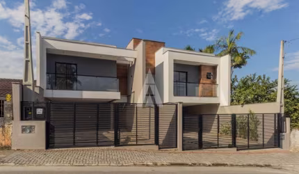 Casa com 3 quartos à venda na Rua Princesa Mafalda, --, Floresta, Joinville, 151 m2 por R$ 880.000